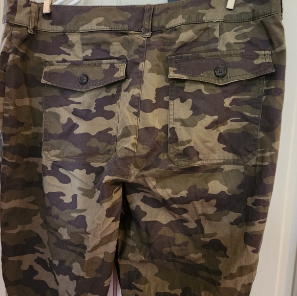Women's Universal Thread Camo Pants - Picture 4 of 10